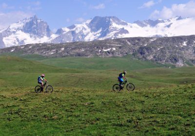 Electric mountain biking across the Emparis Plateau