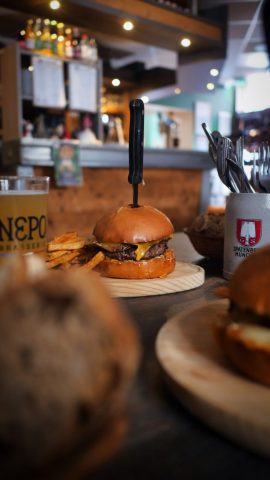 3 Dwarfs Dining Bar_Le Bourg-d’Oisans